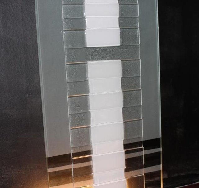 12 Glasobjekt "scalam" . 30 x 126 cm