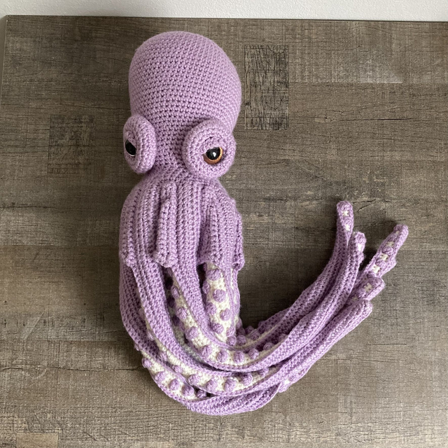 Peluche Paul le poulpe violet au crohet