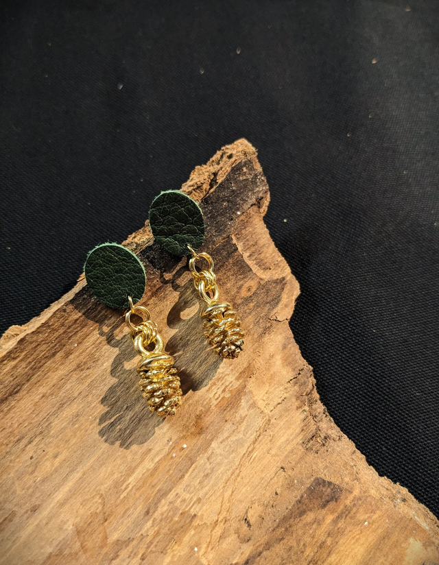 Verna - 3 MODELES AU CHOIX - Pendants Ovales Pomme de Pin Or 24k, Cuir