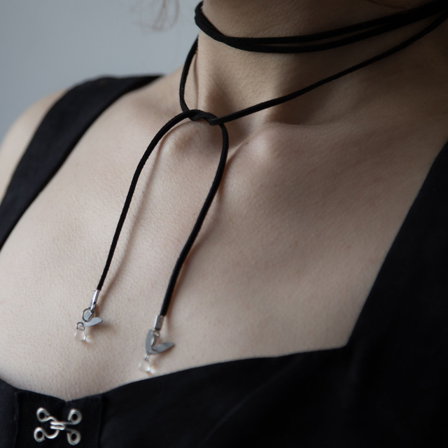 "mer made" tour de cou en faux daim