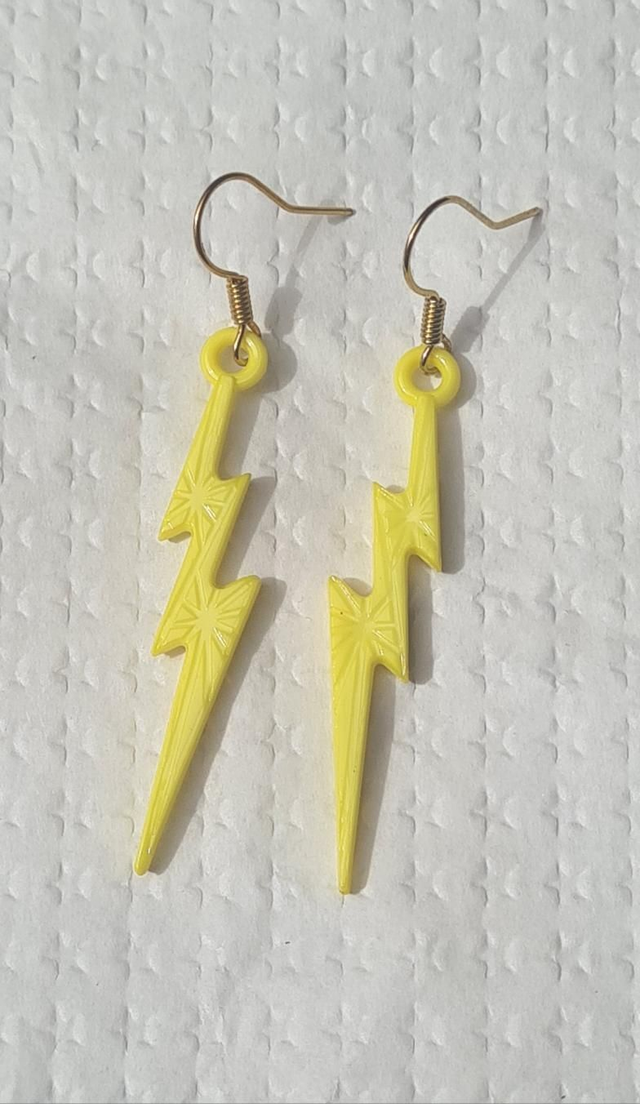 Earrings lightening bolt yellow