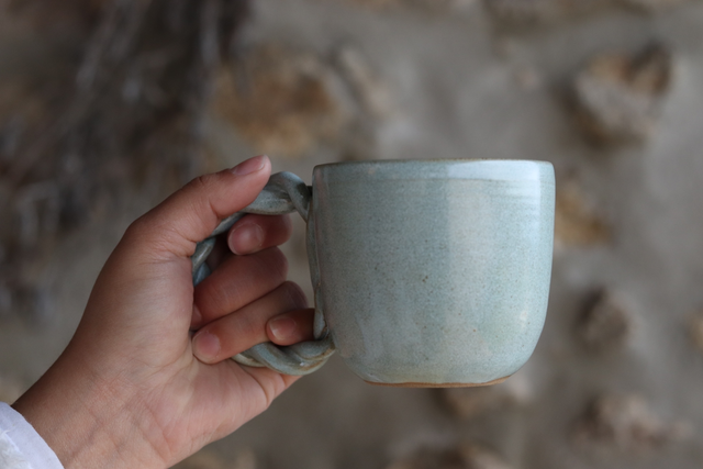 Tasse anse torsadée 