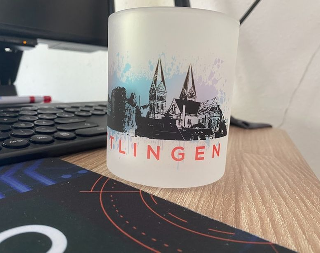 Milchglas Tasse "Stadtlogo"