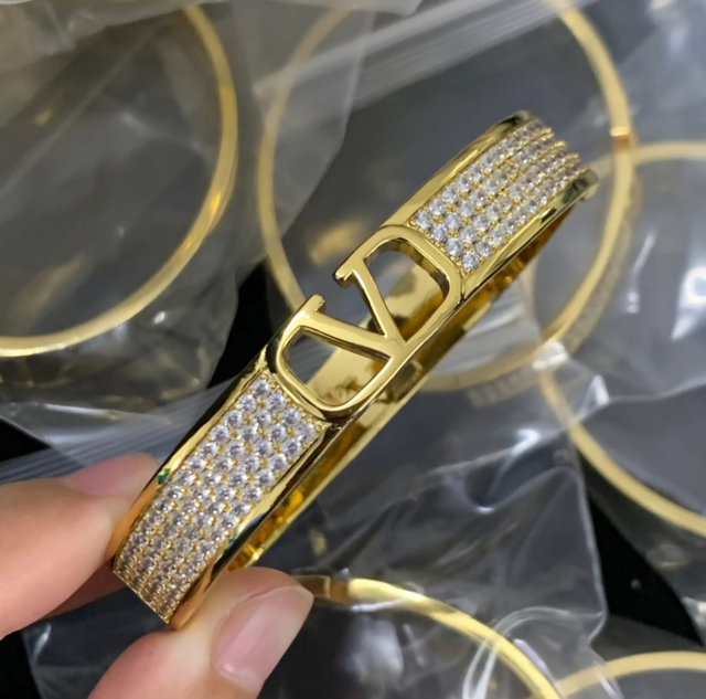 Bracelets V doré avec strass