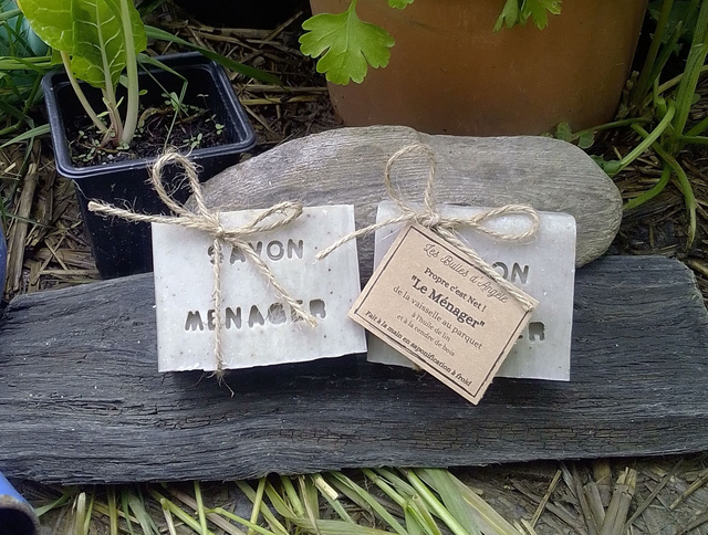 Savon ménager- Tout en un- cake vaisselle- détachant linge- nettoyant surfaces 