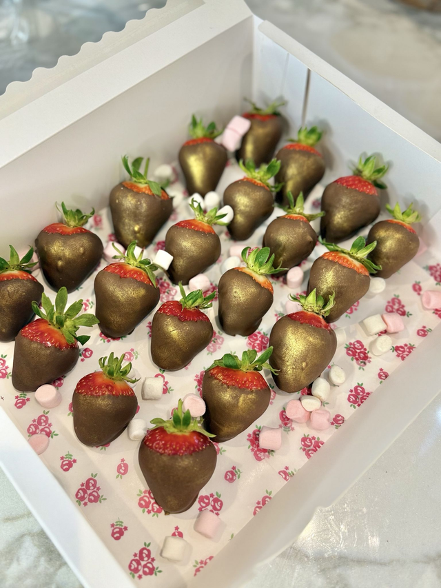 Chocolate strawberries 