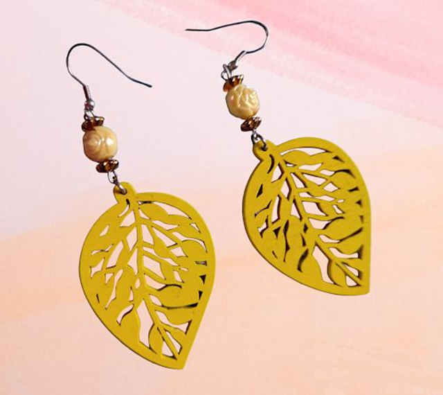 C Boucles d'oreille Feuilles Jaunes
