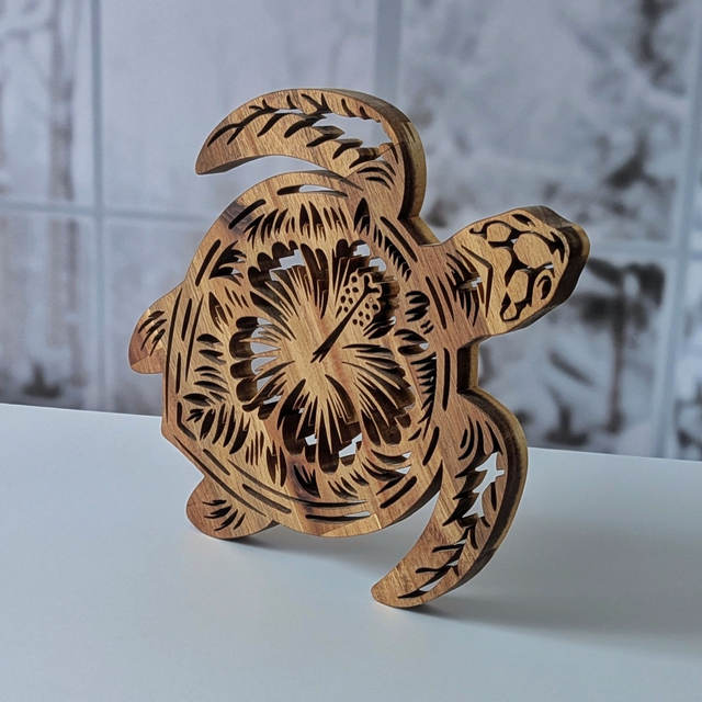 Tortue de mer en acacia