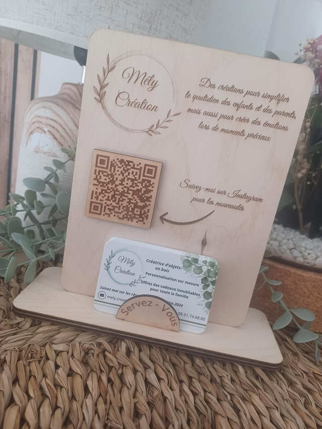 Présentoir en bois avec QR Code &amp; porte-cartes de visite – Personnalisable