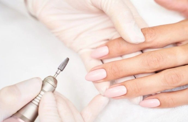 Manucure + vernis semi-permanent (1h15)