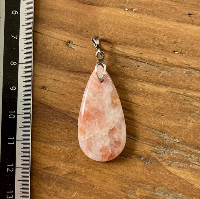 Pendentif en Pierre de Soleil et bélière argent 