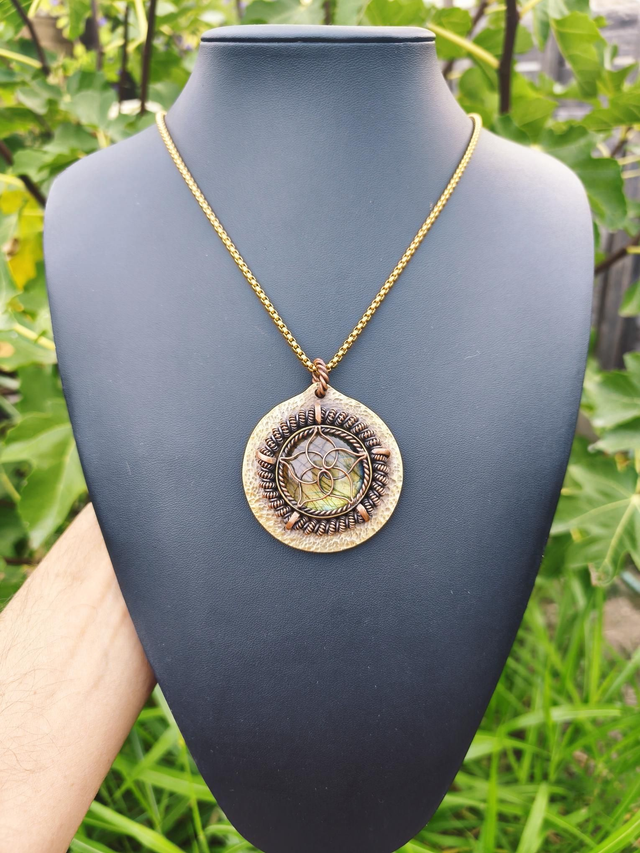 Pendentif Talisman Fleur de Vénus & Labradorite – Pièce Unique Puissante
