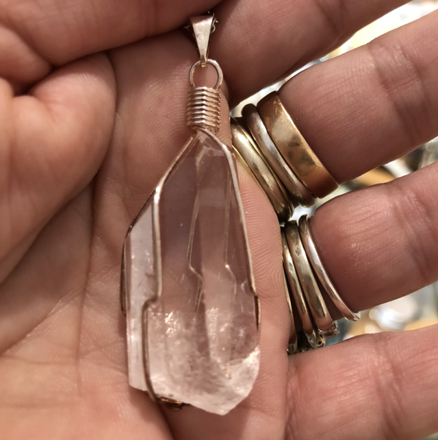 Pendentif cristal de roche &amp; chaîne inox