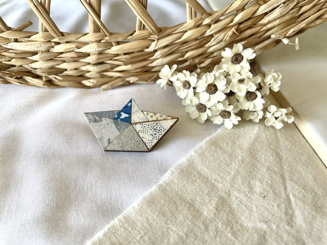 Broche Bateau origami - Couleurs variées (bleu)