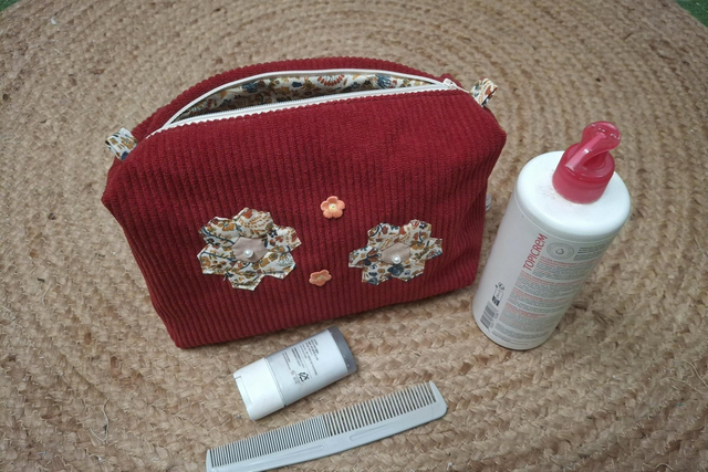 Trousse toilette fleur rosace