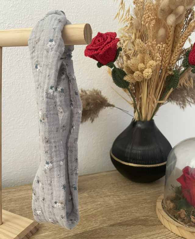 Bandeau Anna gris à fleurs 