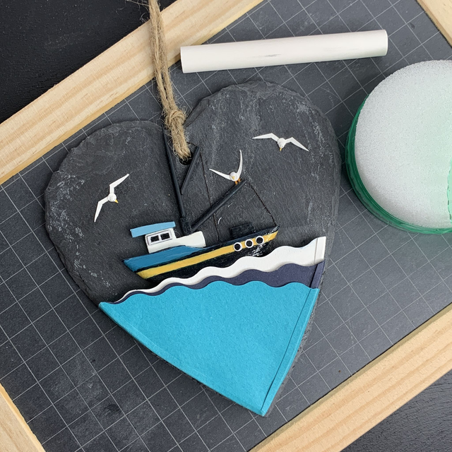 Médaillon sur ardoise. Jour de pêche.