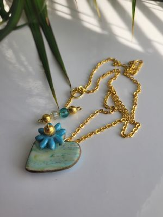 Necklace - Turquoise heart flower design (variation A)