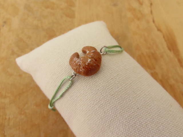 Croissant au beurre et sucre glace