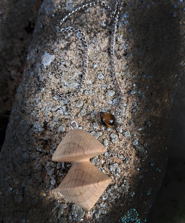 Pendule en bois et Pierre, Hêtre et Oeil de Tigre
