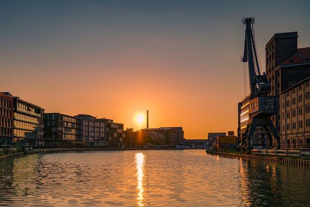 Sonnenuntergang am Stadthafen