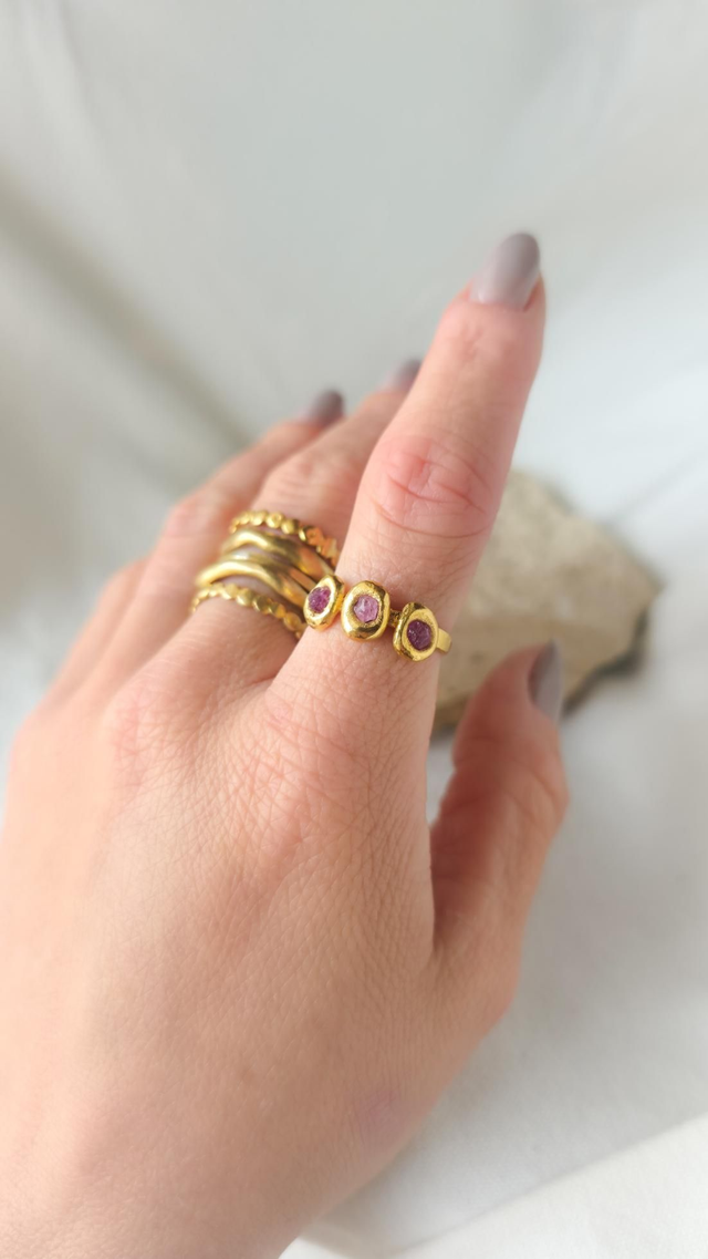 Anel Três Safiras Rosa em Bruto