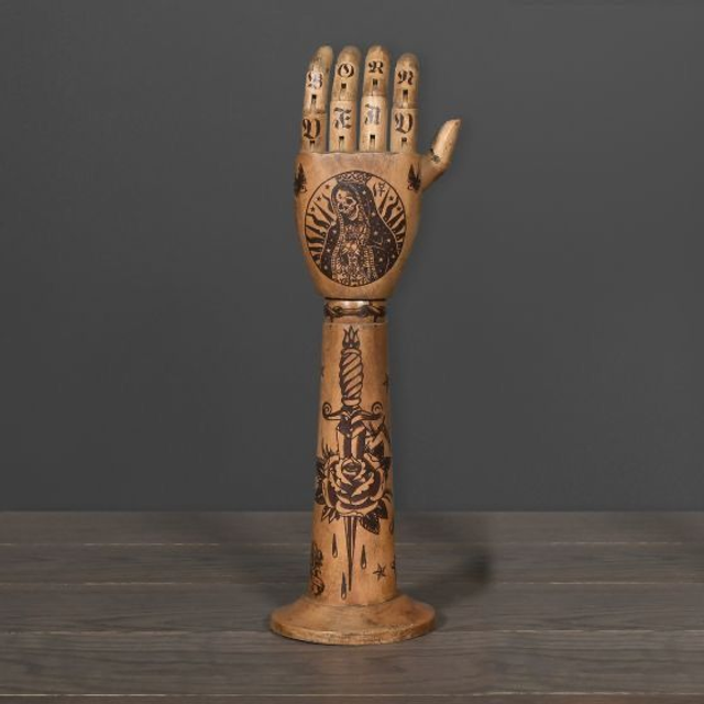 Bras tatoué "BAD BOY"