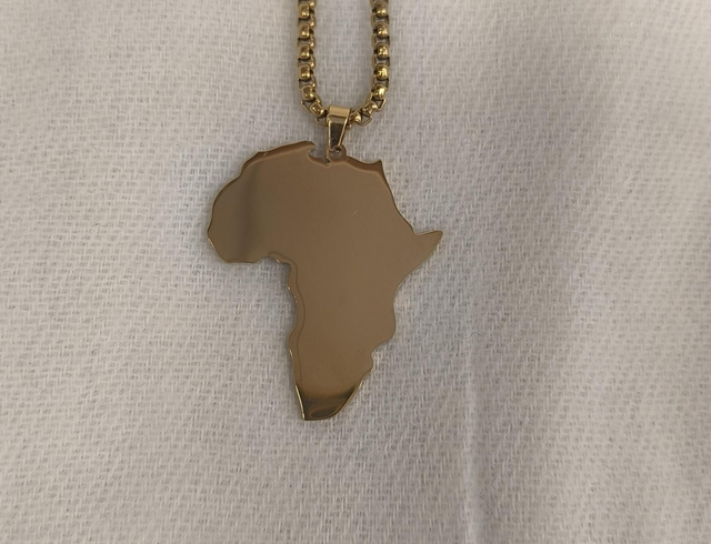 Collier carte Afrique couleur or 