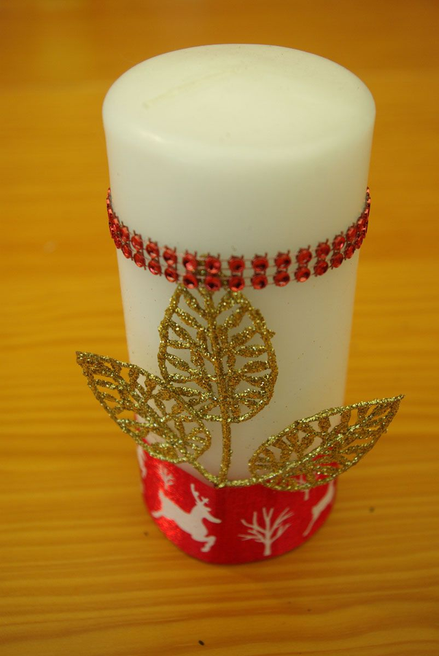 870.07-Bougie blanche feuilles dorées diam 7x15 cm