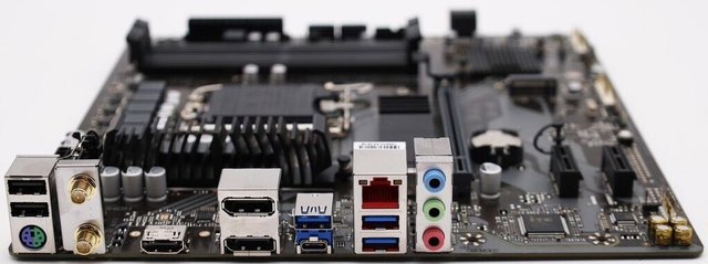 02.2.0068 – Scheda Madre Gigabyte B760M DS3H AX DDR4 – Micro‑ATX business/gaming con WiFi per Intel 12ª/13ª/14ª Gen