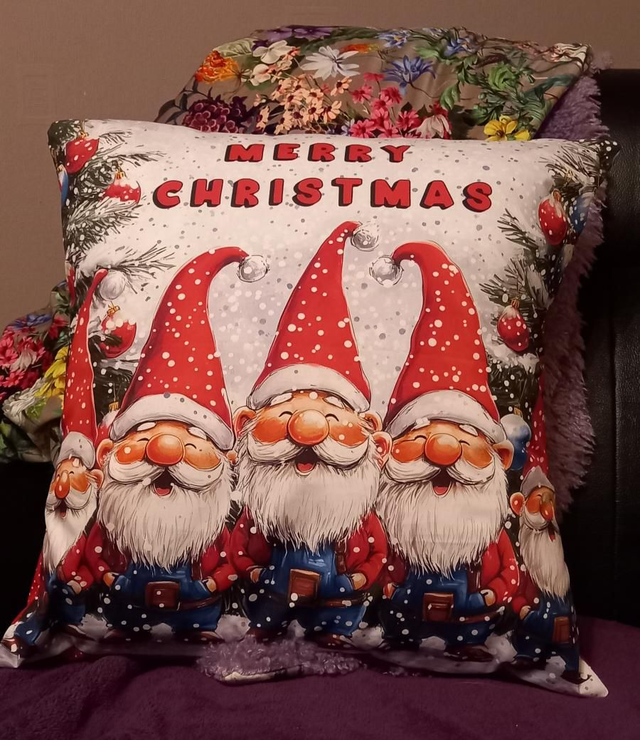 Christmas Cushion- Singing Gnomes