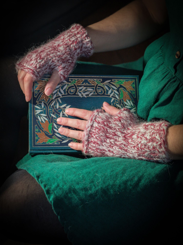 Mitaines en laine rouge et beige