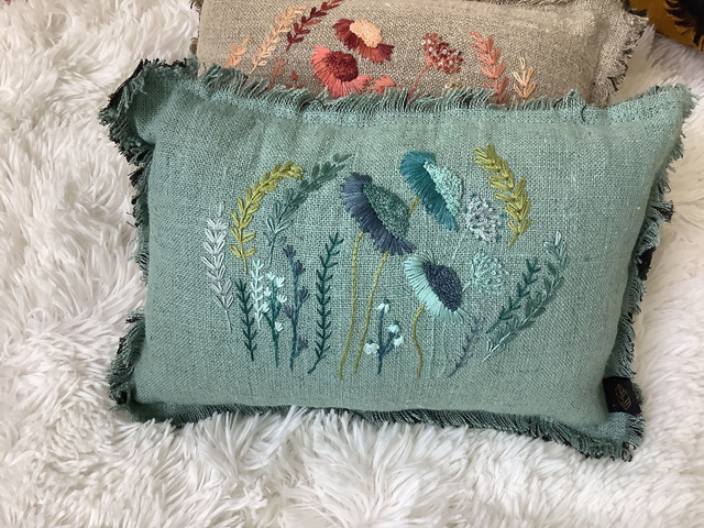 Coussin brodé couleur Aqua 