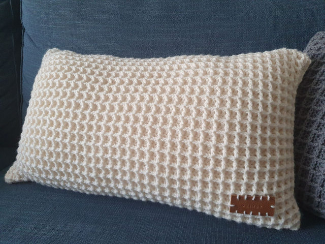 Gehaakt kussen in wafelsteek - crèmewit, 35x60cm