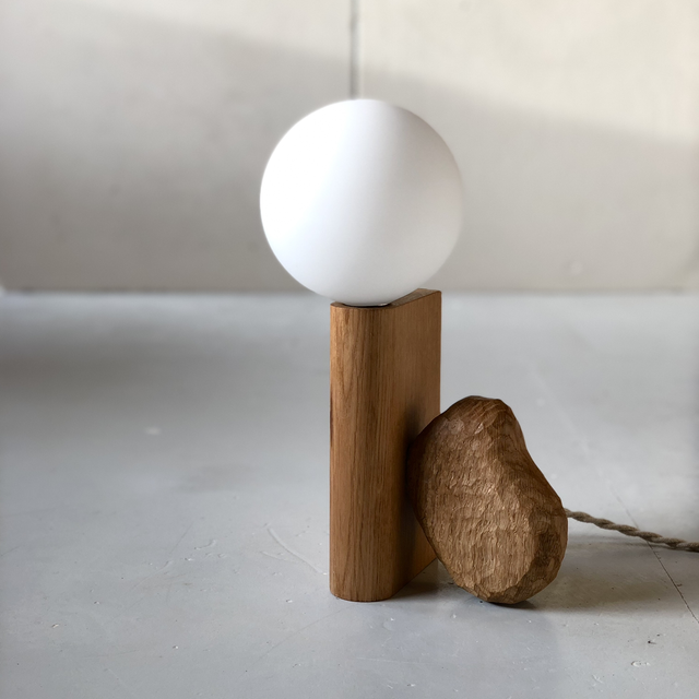 Lampe à poser globe chêne 