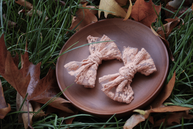 Barrette noeud dentelle saumon (1 pièce)