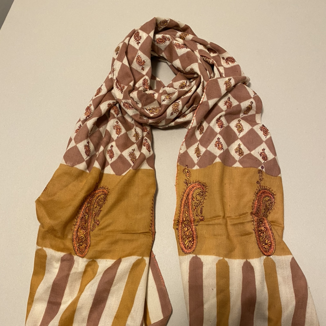 Leicht beschädigter, handbestickter Schal aus 100% Kaschmir UNIKAT! 