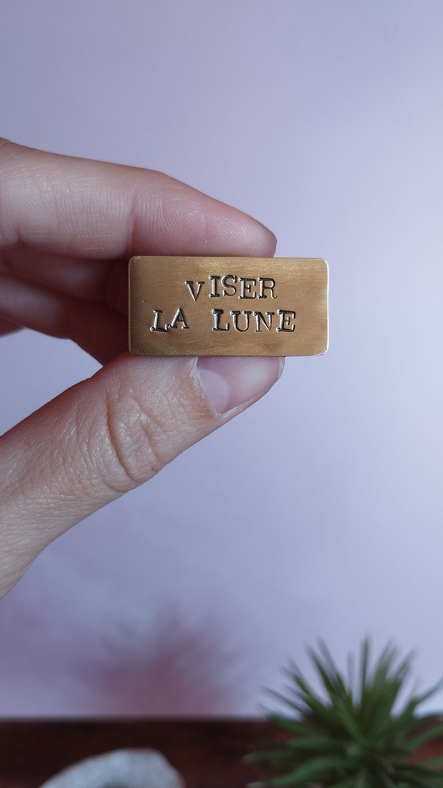 Pin&#039;s &quot;Viser la lune&quot;