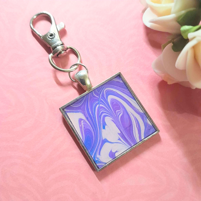 LILAS PEPS - Bijou de sac - Carré, rose et mauve