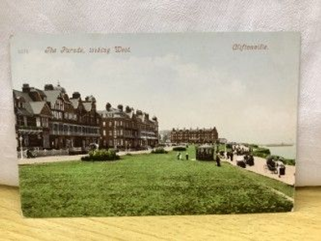 Cliftonville, The Parade, looking West, Kent, vintage unbranded postcard. Our Ref No R197 £2.25