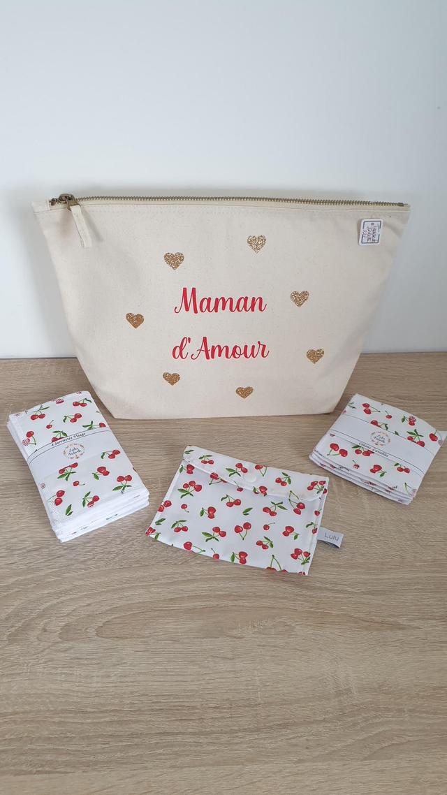 Trousse de toilette + 4 cotons + 4 serviettes visage + pochette imperméable cerises 