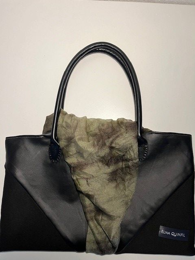 Grand sac à main noir &quot;Elna QUINFIL&quot; plat souple modèle carré