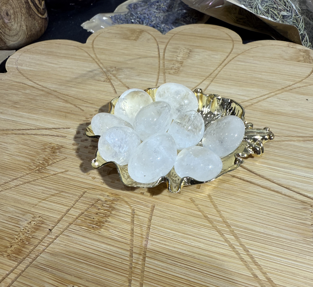 Clear quartz tumble