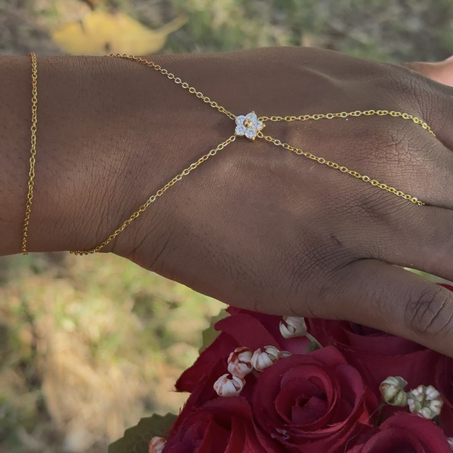 Chaîne de main kiss 