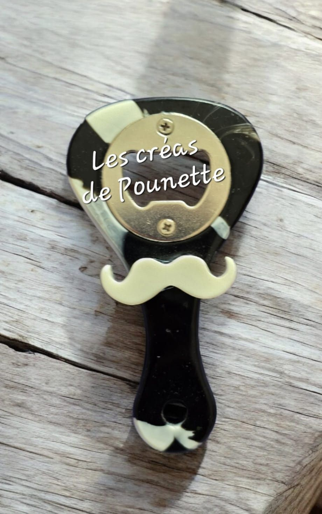 Les décas moustache