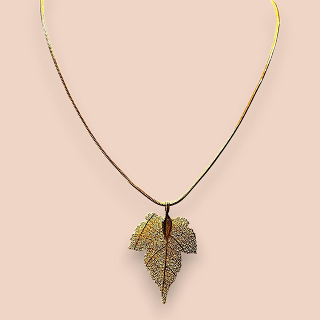 Gold Oak Leaf Shaped Filigree Pendant Necklace
