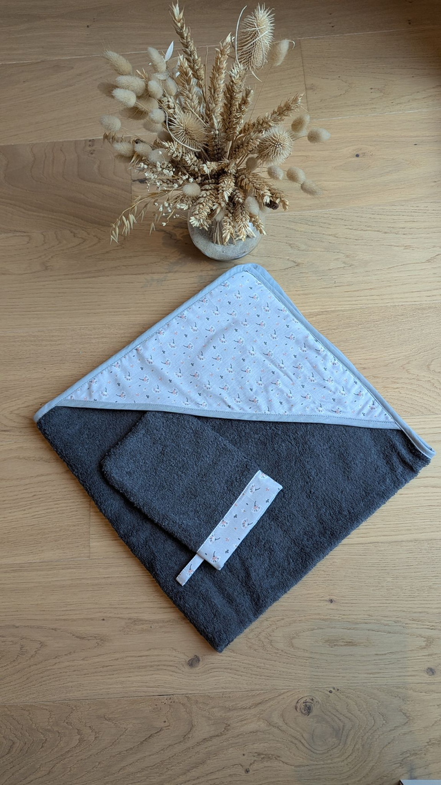 Cape de bain et son gant de toilette