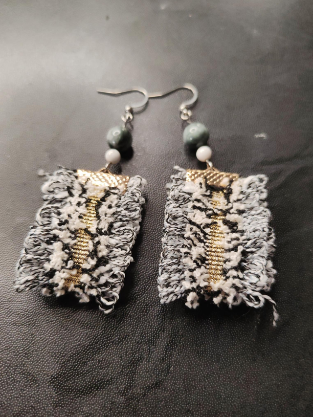 Boucles d'oreilles Coco grises 