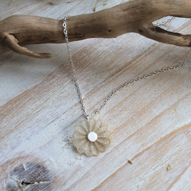 Pendentif tissé en crin de cheval