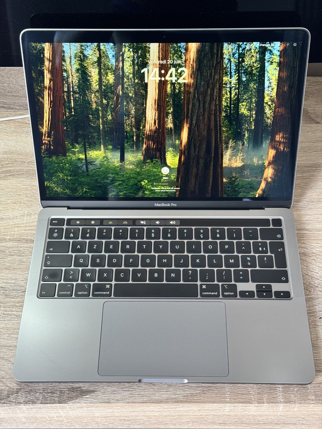 Macbook pro 13'' M2 2022 8Go 512Go 10 coeurs